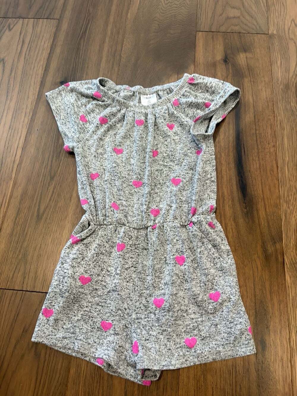 Baby Gap Toddler Girl Gray Heart Print Romper Size 3 Years